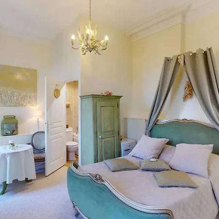 Chateau De Beaucamp - Castel Des Anges Bed & Breakfast