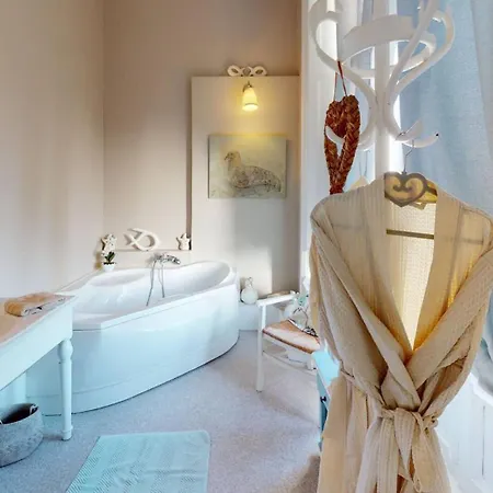Chateau De Beaucamp - Castel Des Anges Bed & Breakfast