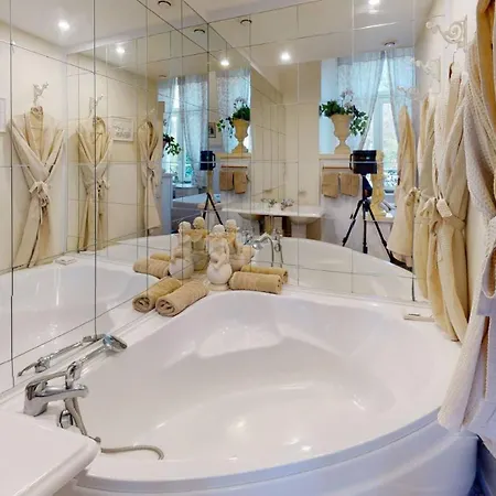 Chateau De Beaucamp - Castel Des Anges Bed & Breakfast 4*