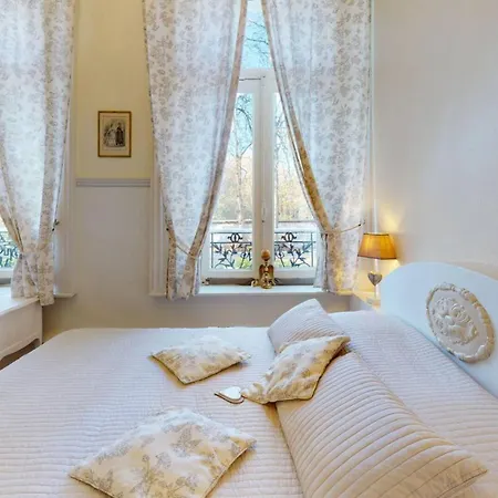 Chateau De Beaucamp - Castel Des Anges Bed & Breakfast