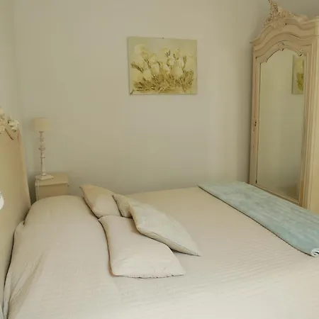 Chateau De Beaucamp - Castel Des Anges Bed & Breakfast 4*