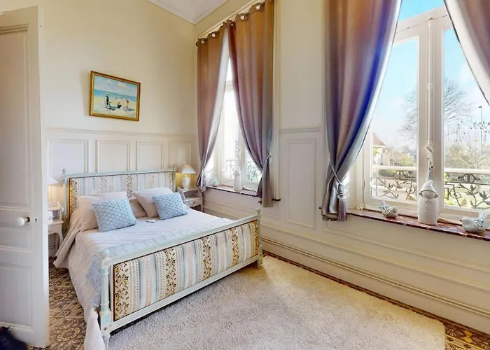 לינה וארוחת בוקר Chateau 